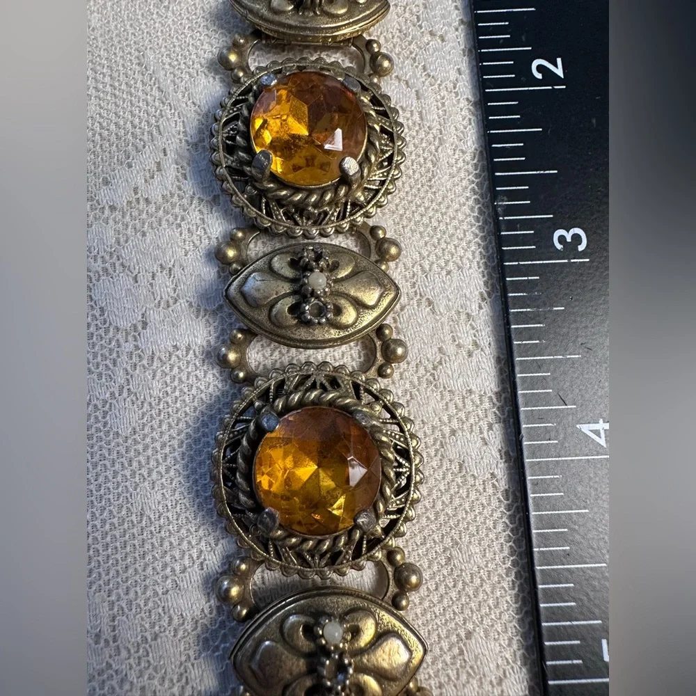 Elegant Vintage Gold-Tone Bracelet with Amber Inspired Accents Read Below